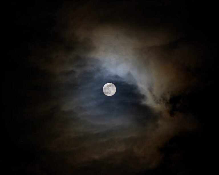 Desvelando el Cosmos: La Distancia Exacta Entre el Sol y la Luna distancia-entre-el-sol-y-la-luna