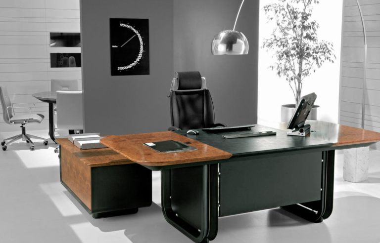 Oficina con muebles modernos