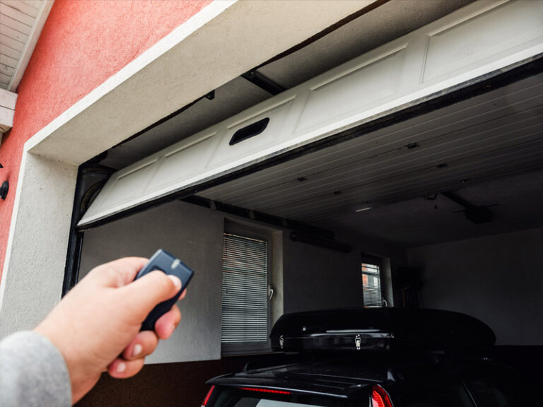 Automatizar puertas en Madrid: un plus en modernidad, seguridad y comodidad mantenimiento-de-puertas-automaticas