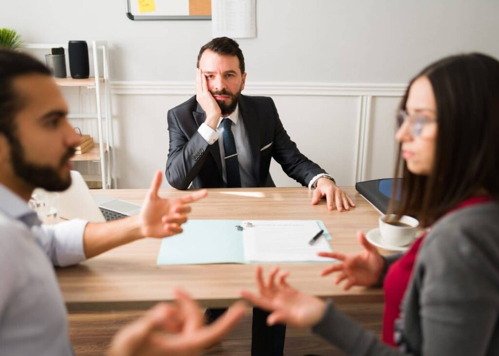 ¿Cuándo es momento de contratar un abogado de divorcios? ¡Todo lo que necesitas saber! abogado de divorcio 1400x1000 1