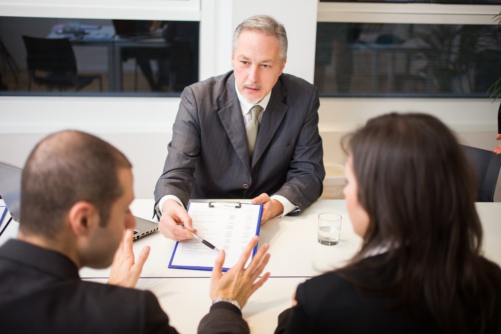 ¿Cuándo es momento de contratar un abogado de divorcios? ¡Todo lo que necesitas saber! divorce-lawyer