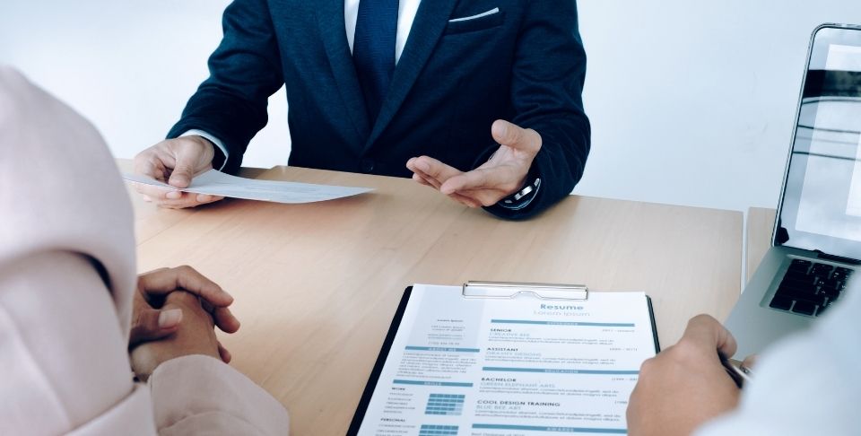 ¿Quién contrata a los profesionales que crean el futuro digital? Ventaja-del-head-hunting