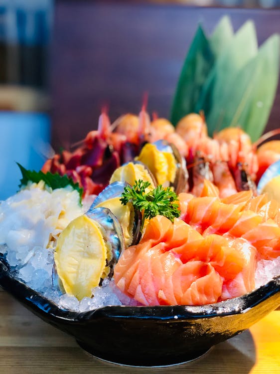 Turismo gastronómico en España: una ruta por los sabores de cada región Selección de tapas y platos típicos representando el turismo gastronómico en España